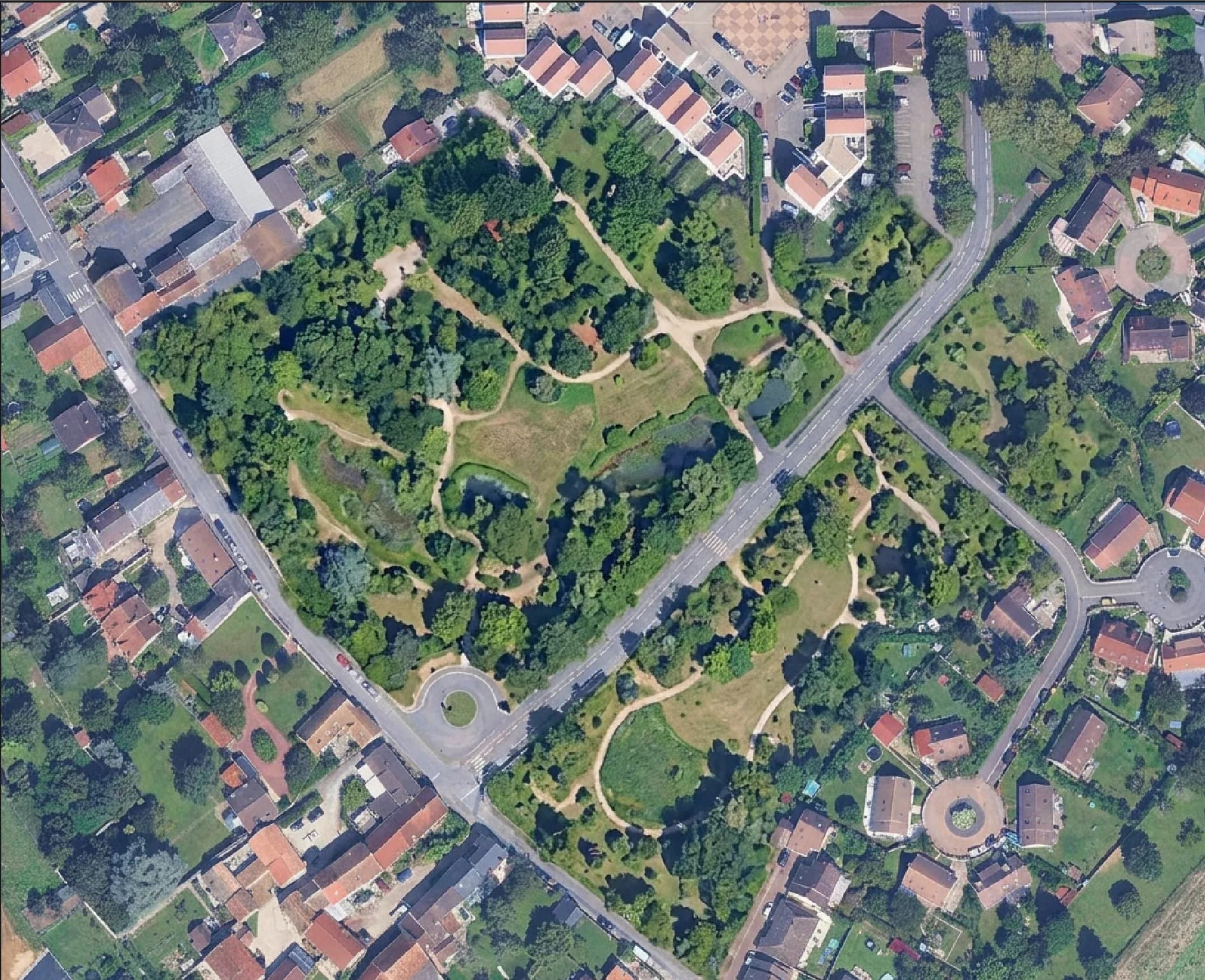 Le même îlot redessiné en parc par AI Edit
