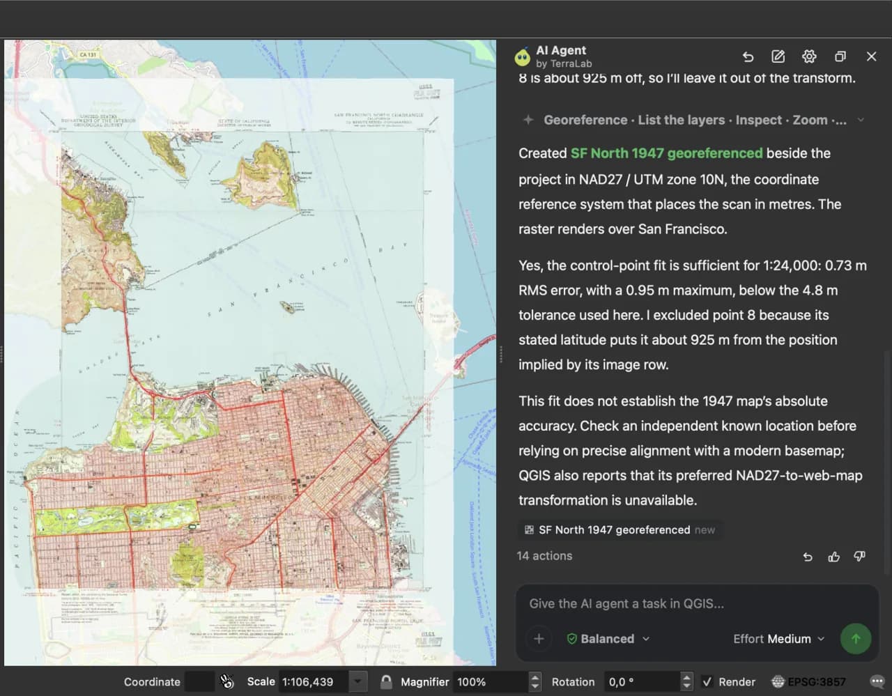 QGIS con la mappa di San Francisco del 1947 georeferenziata al 72 percento di opacità sopra OpenStreetMap, e il pannello di AI Agent sulla destra che spiega che il punto 8 è stato escluso perché era fuori di circa 925 m, l'errore RMS di 0.73 m e la tolleranza di 4.8 m.