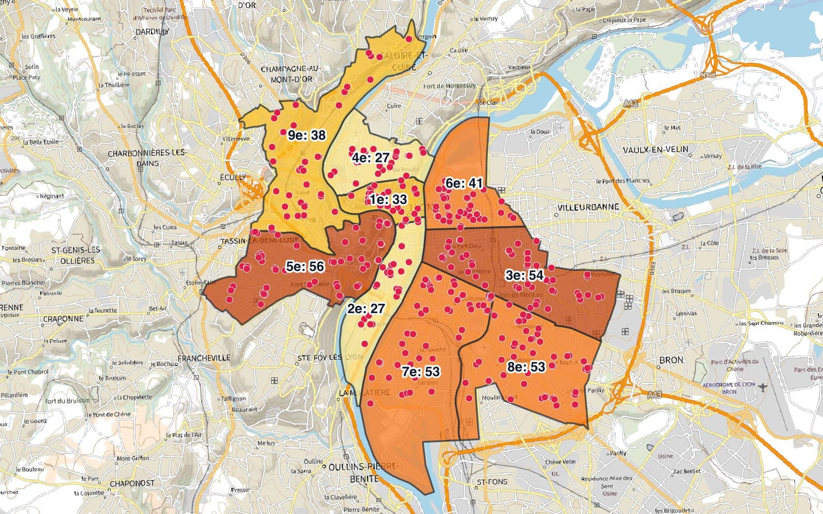 Peta sembilan arrondissement Lyon yang diwarnai dari kuning muda sampai oranye tua menurut jumlah sekolah, masing-masing berlabel: 9e 38, 4e 27, 1e 33, 6e 41, 5e 56, 2e 27, 3e 54, 7e 53, 8e 53. Titik merah menandai sekolah.