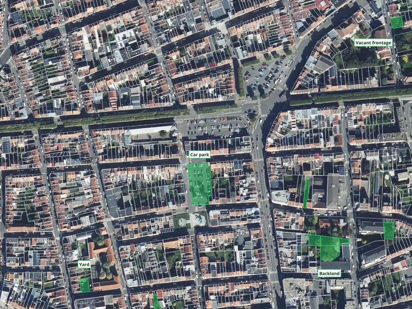QGIS map of the blocks around Place du Cantin in Lens on the IGN orthophoto: parcels outlined in light grey, the ones under 10 percent built filled in translucent green, four of them labelled car park, vacant frontage, backland and yard.