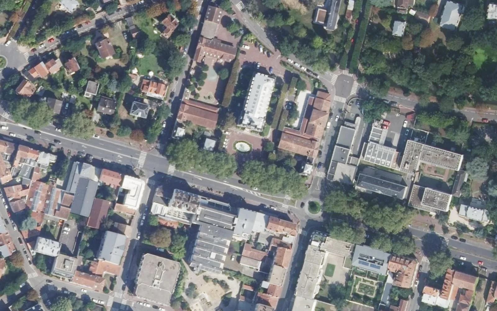 Building footprints detected by AI Segmentation on an IGN orthophoto of Le Vésinet