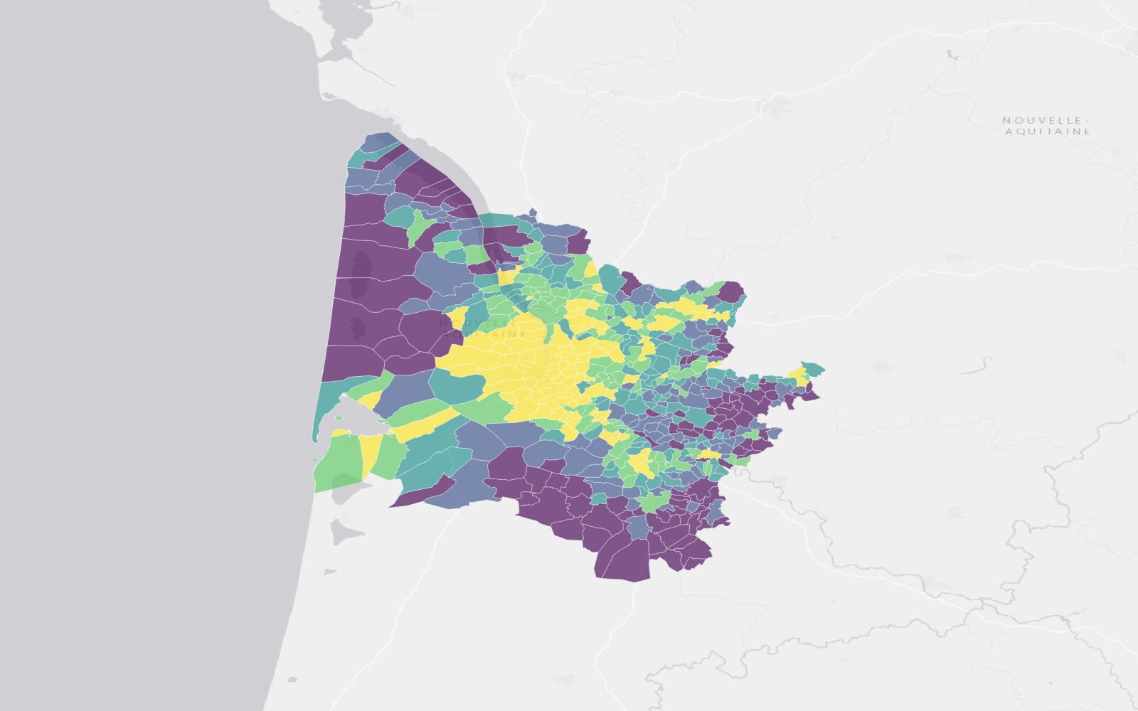 Eine helle Basiskarte der Gironde, dann dieselbe Karte mit nach Bevölkerungsdichte eingefärbten Gemeinden (after)