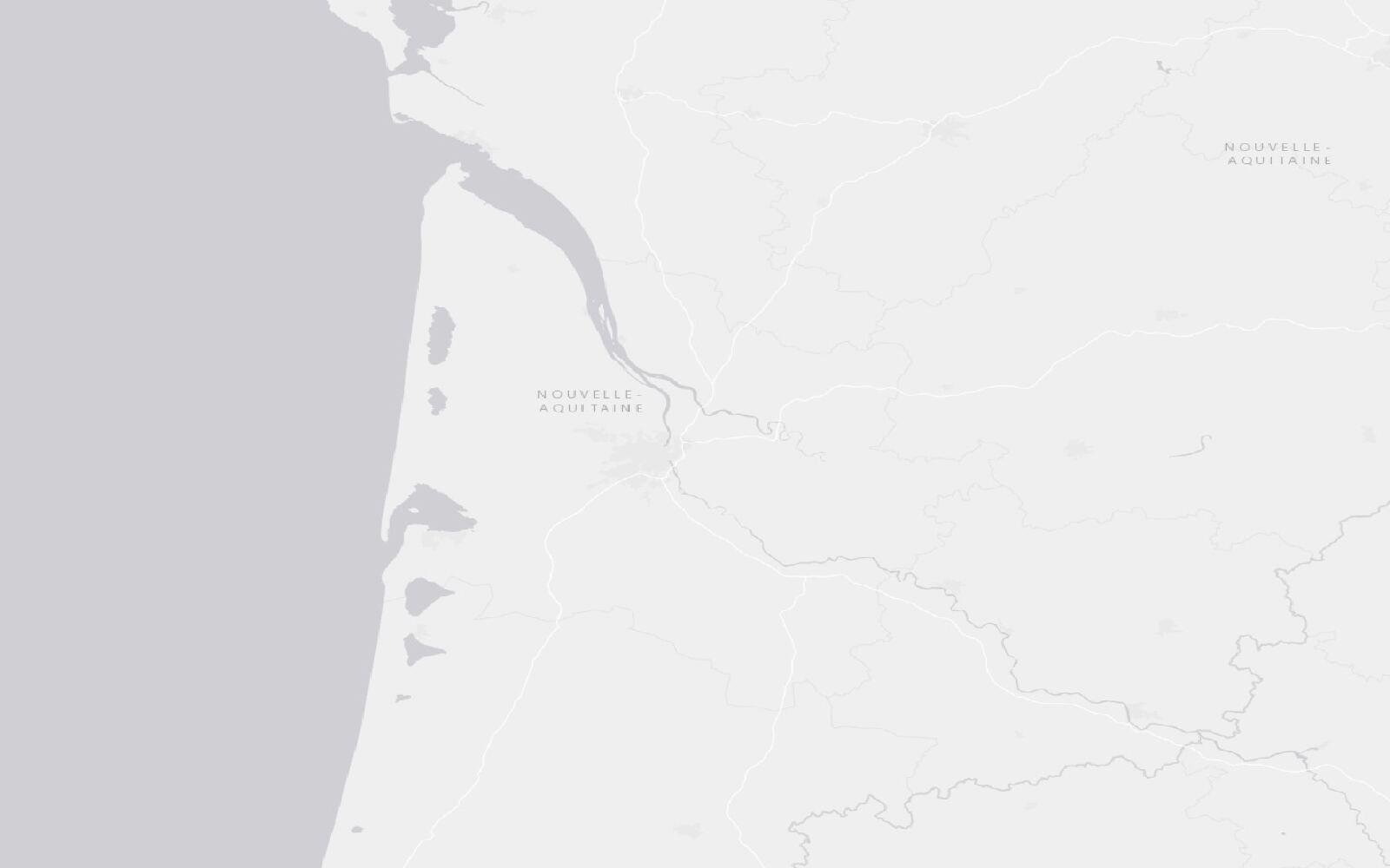 Eine helle Basiskarte der Gironde, dann dieselbe Karte mit nach Bevölkerungsdichte eingefärbten Gemeinden (before)