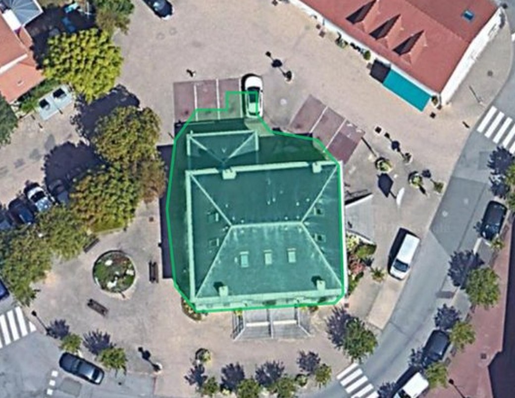 El polígono validado, ahora en verde e integrado en la capa