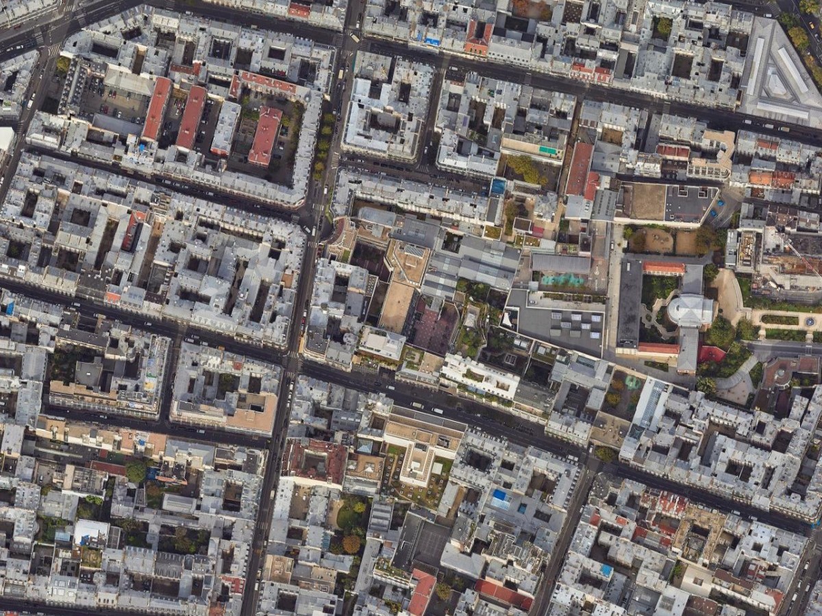 Dense Parisian city blocks before and after automatic building detection (before)